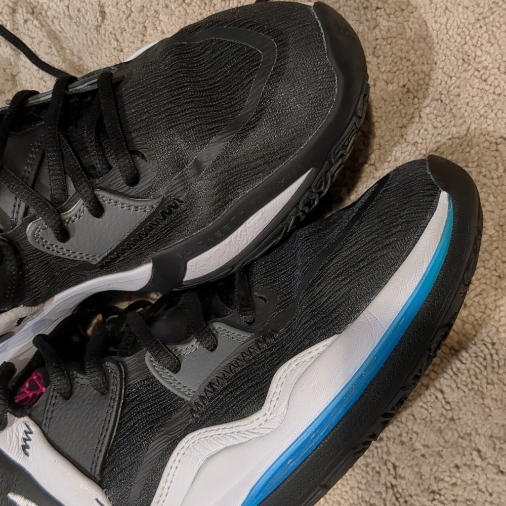 Nike Kyrie Infinity South Beach basketball mid - Picture 11 of 14